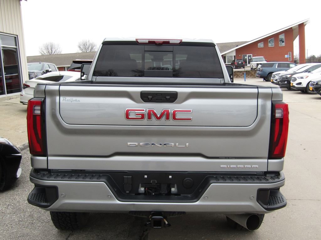 Used 2025 GMC Sierra 2500 Denali w/ Technology Package image 4