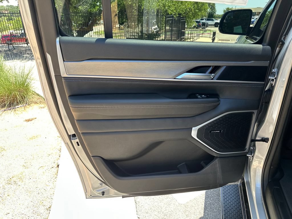 New 2026 Jeep Grand Wagoneer L 4WD image 32