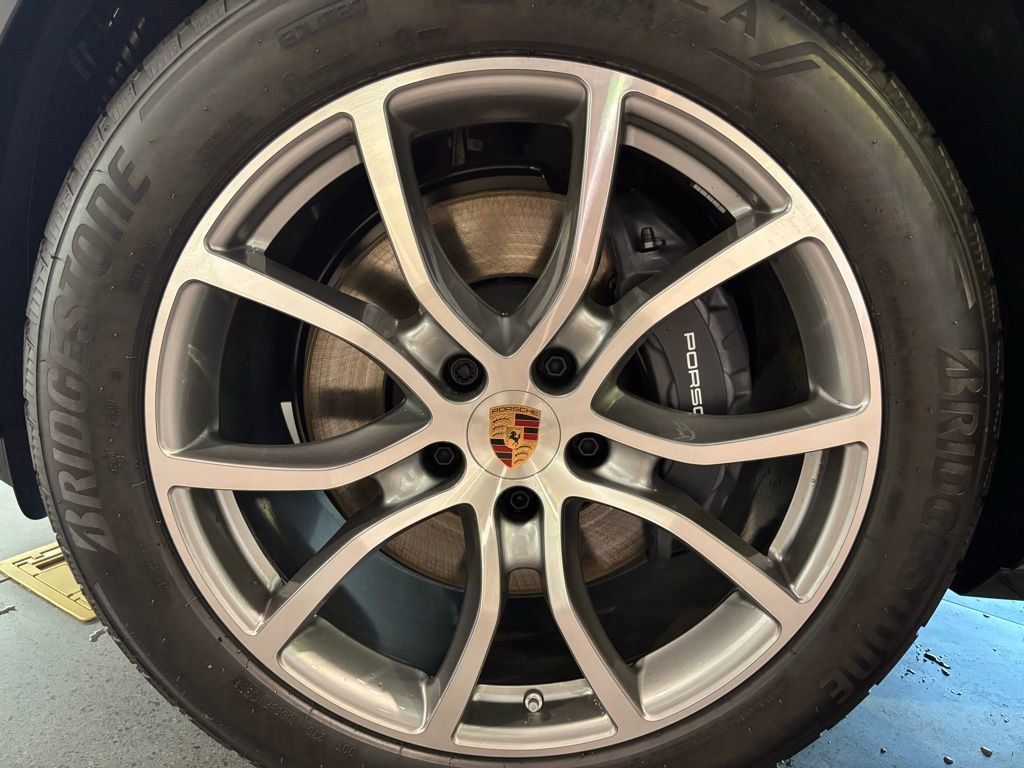 Certified 2026 Porsche Cayenne Coupe image 48