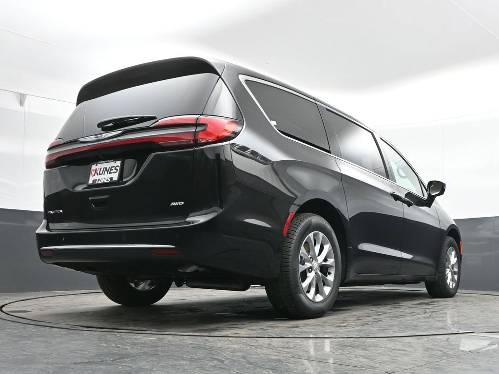 New 2026 Chrysler Pacifica Select AWD/4WD image 39