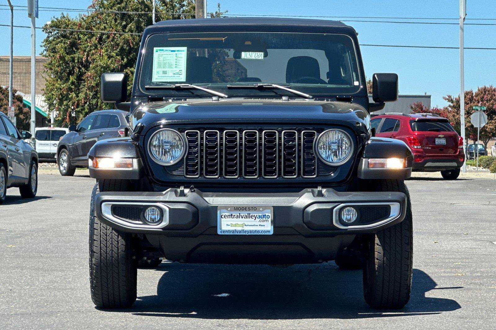 Certified 2025 Jeep Gladiator Sport AWD/4WD image 8