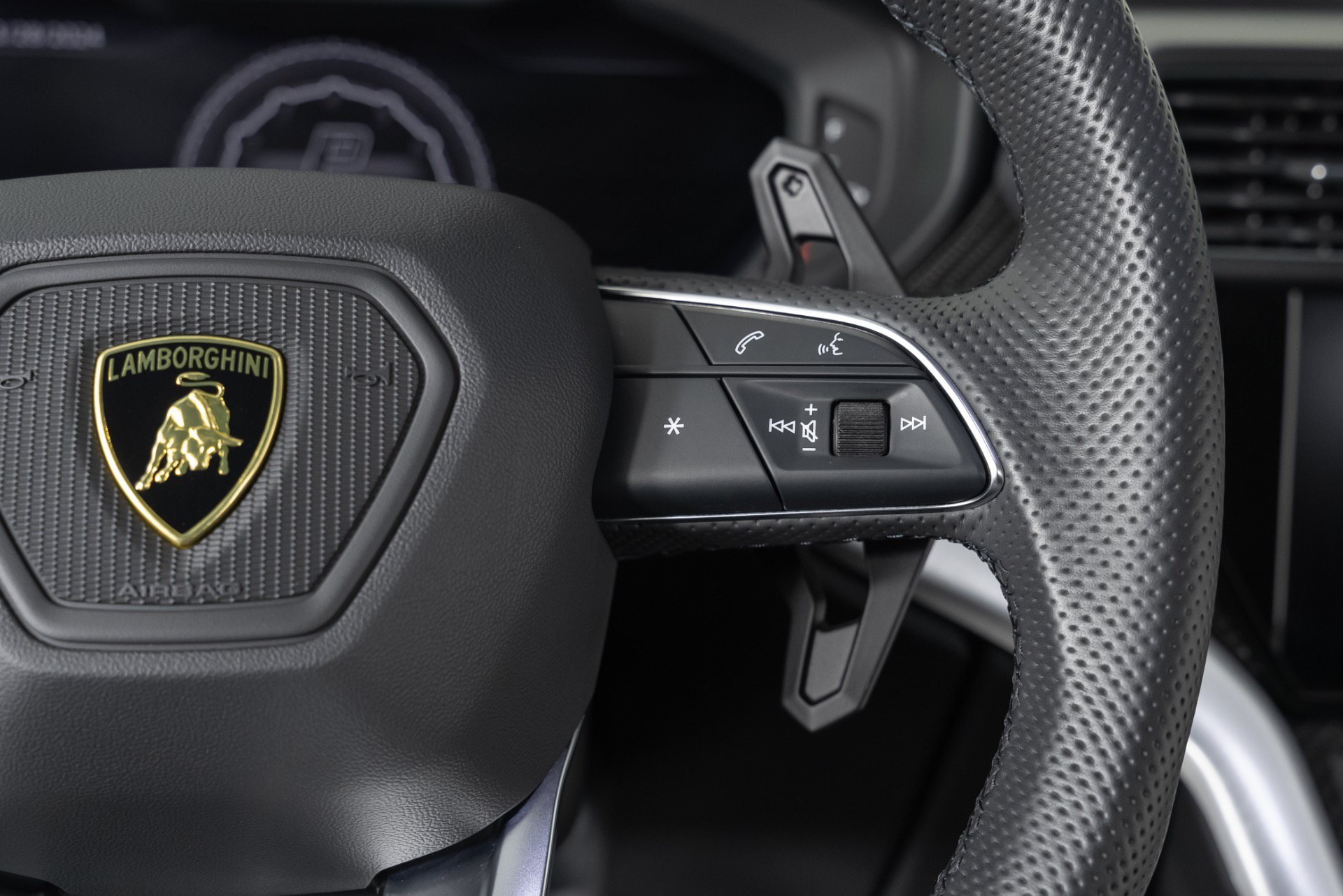 Used 2021 Lamborghini Urus AWD/4WD image 18