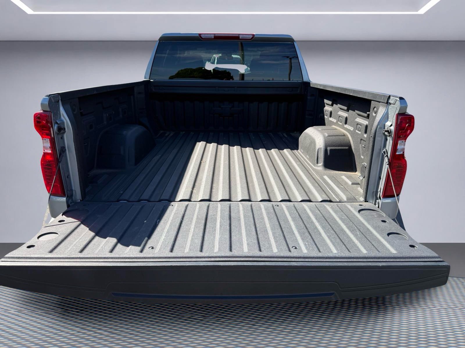 Used 2025 Chevrolet Silverado 1500 LT w/ Z71 Off-Road Package AWD/4WD image 8