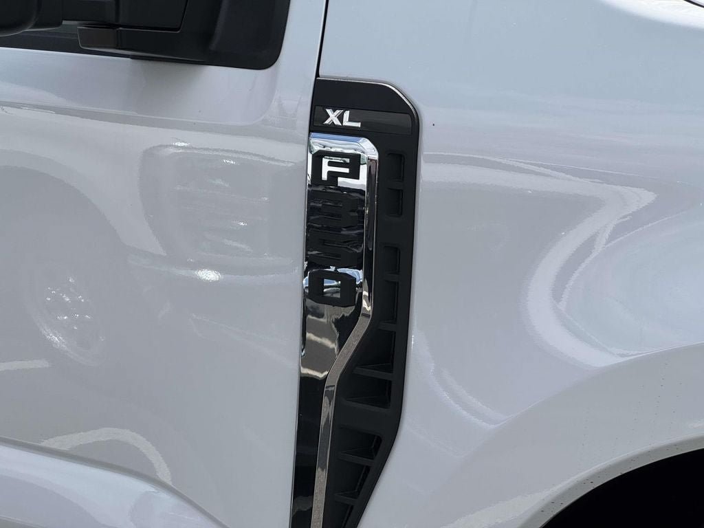 New 2026 Ford F350 XL w/ FX4 Off-Road Package AWD/4WD image 2