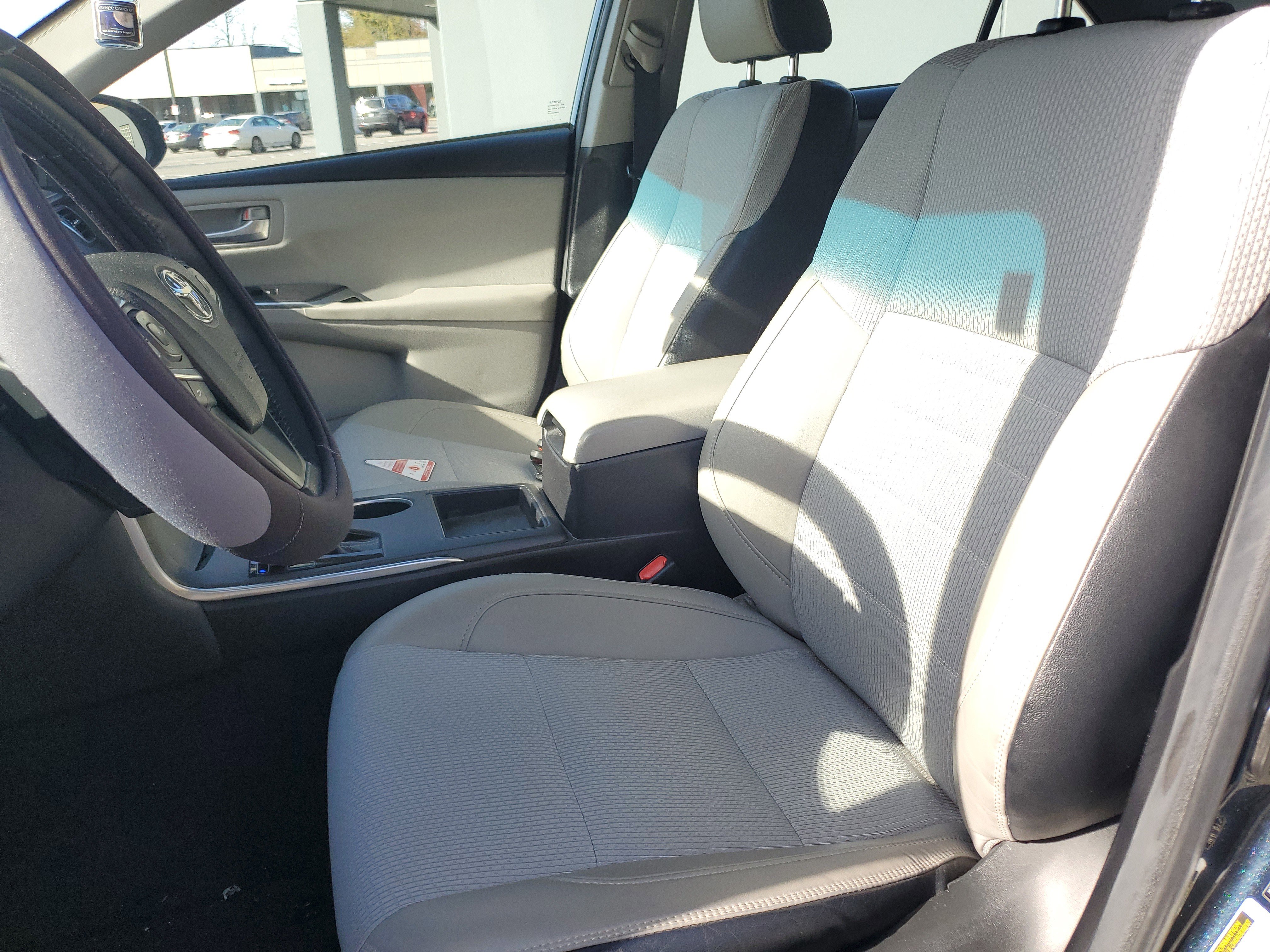 Used 2016 Toyota Camry SE image 25