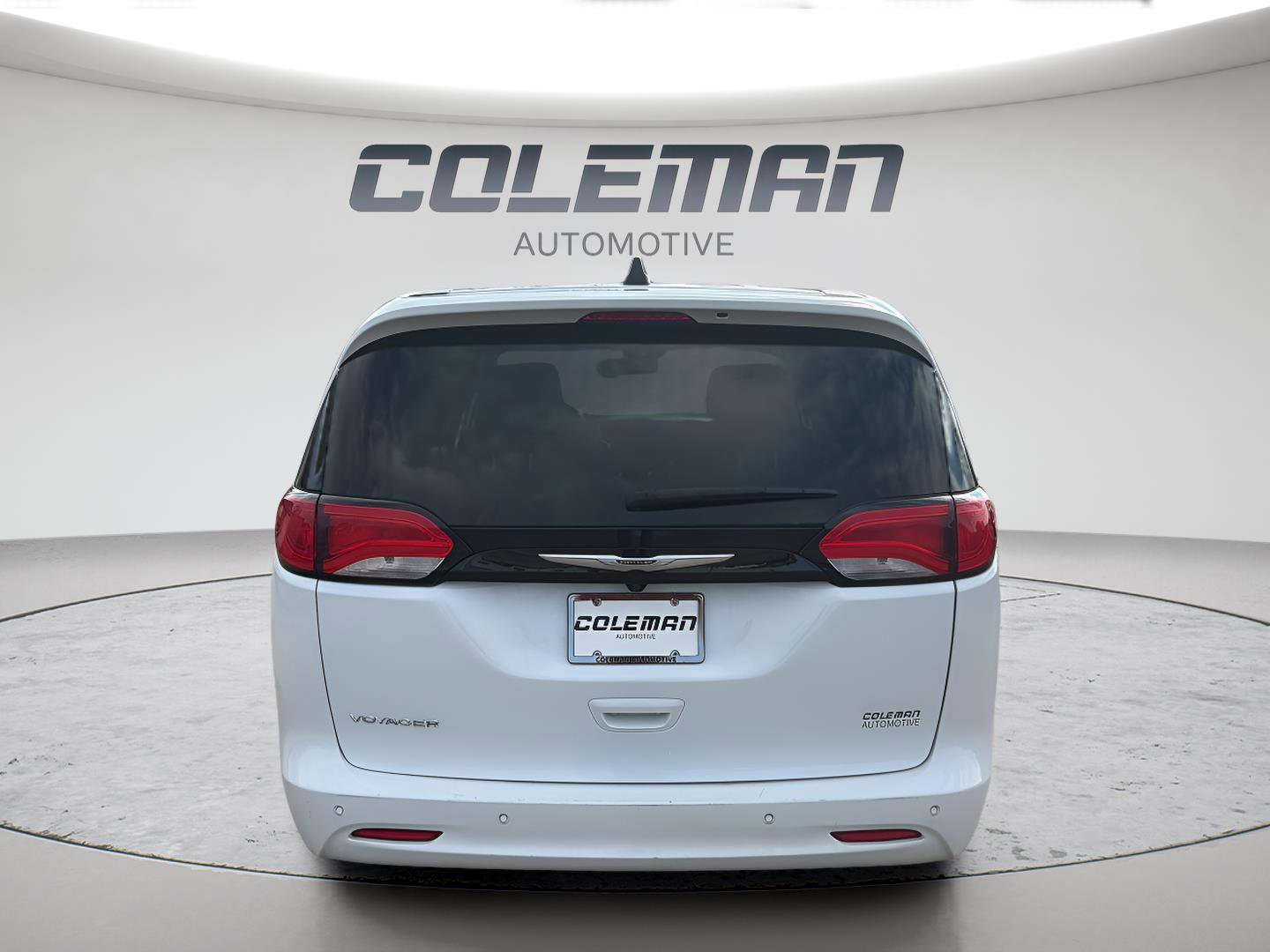 Used 2024 Chrysler Voyager LX FWD image 4