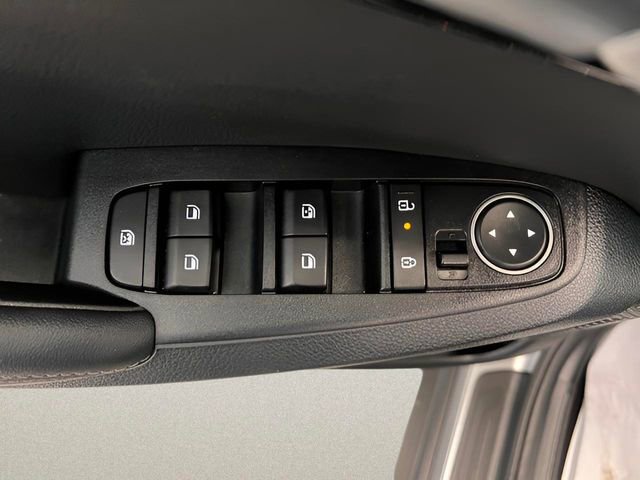 Used 2025 Kia Seltos S image 12