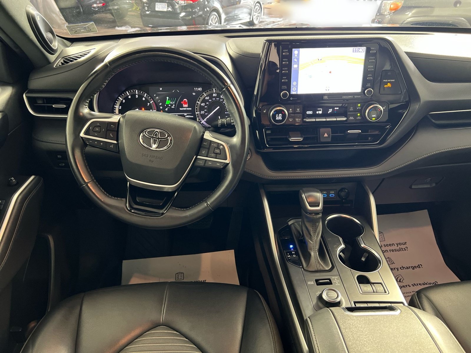 Used 2022 Toyota Highlander XSE AWD/4WD image 24