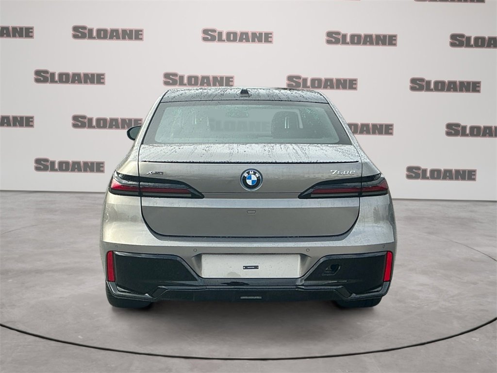 New 2026 BMW 750e xDrive image 4
