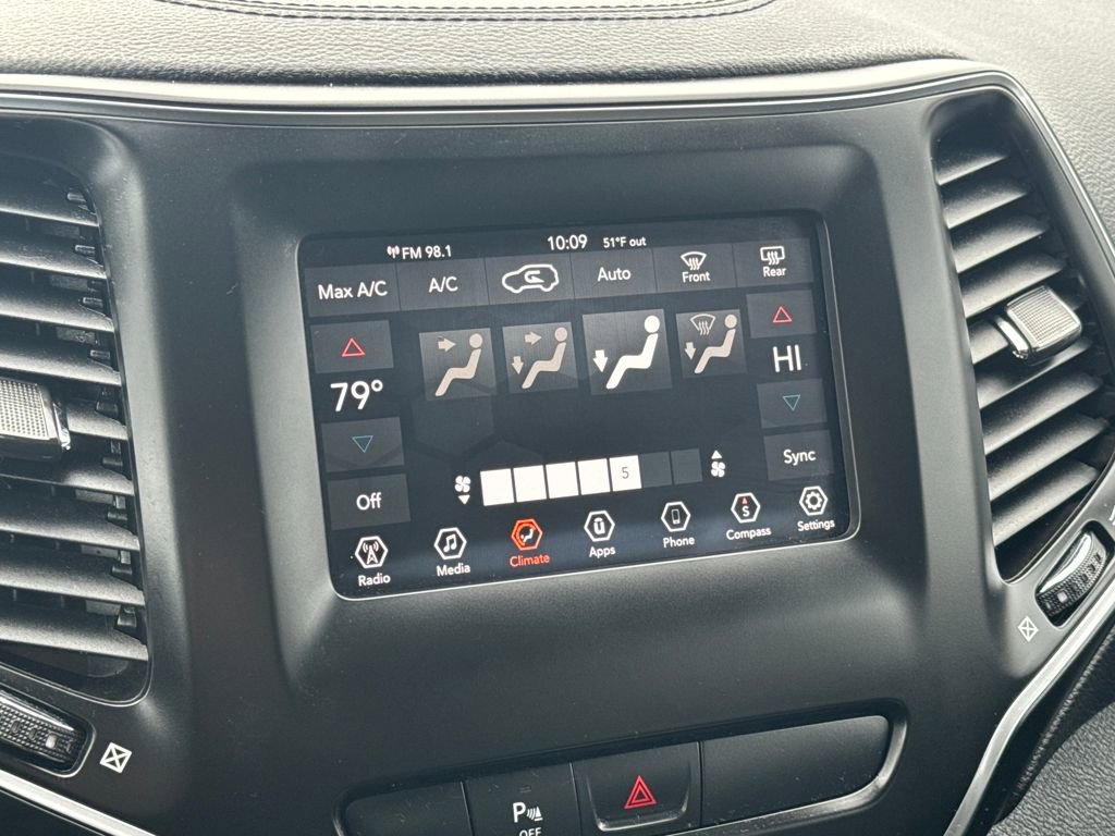 Used 2019 Jeep Cherokee Latitude Plus image 20