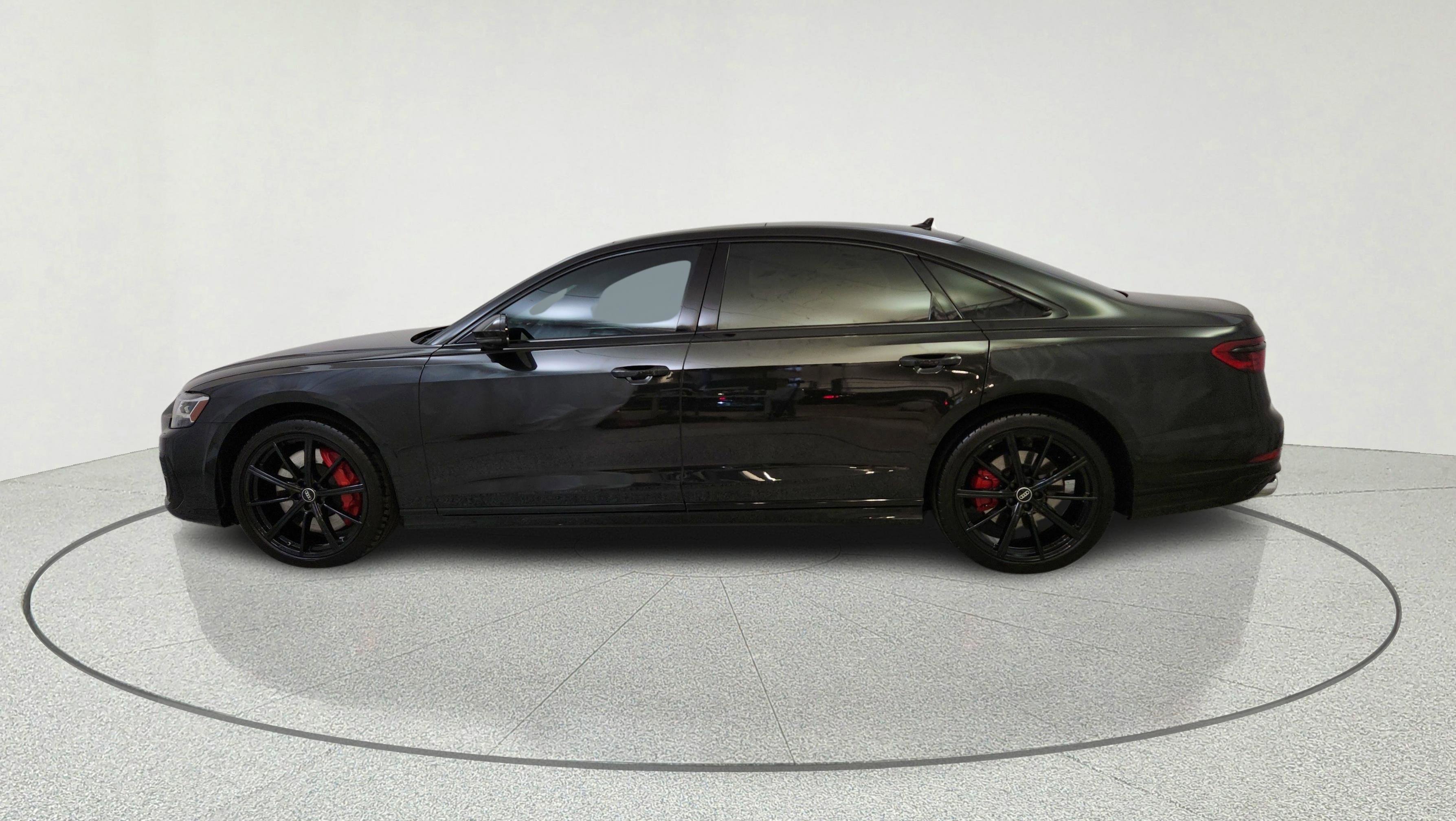 Used 2022 Audi S8 w/ S8 Comfort Plus Package AWD/4WD image 5
