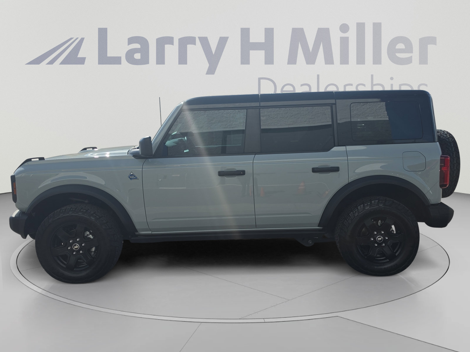 Used 2024 Ford Bronco Black Diamond AWD/4WD image 2