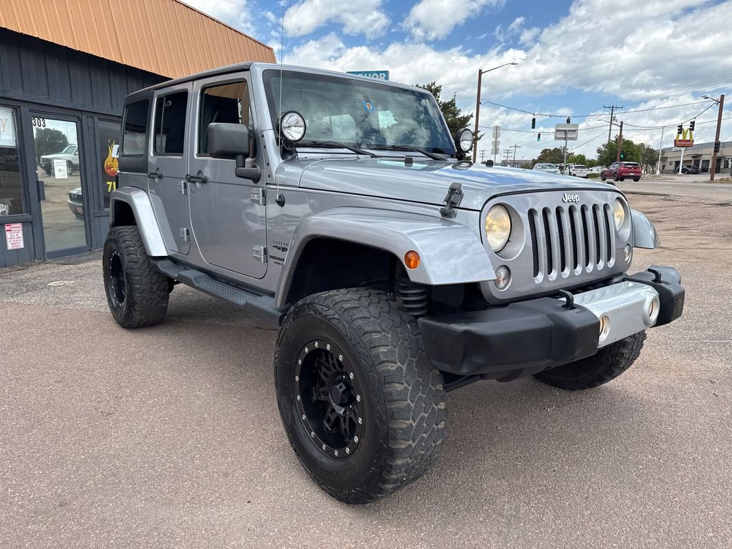 Used 2014 Jeep Wrangler Unlimited Sahara w/ Connectivity Group AWD/4WD image 8