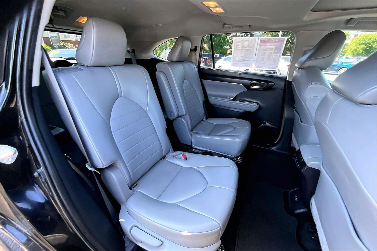 Used 2021 Toyota Highlander XLE AWD/4WD image 26
