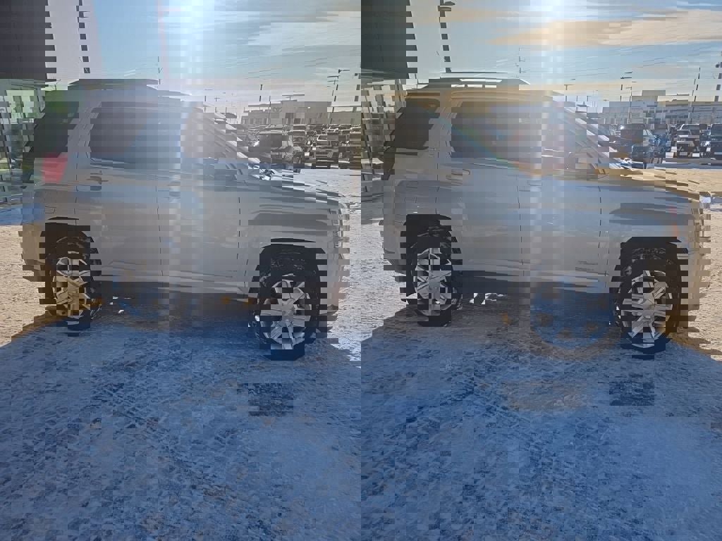 Used 2010 GMC Terrain SLE image 4