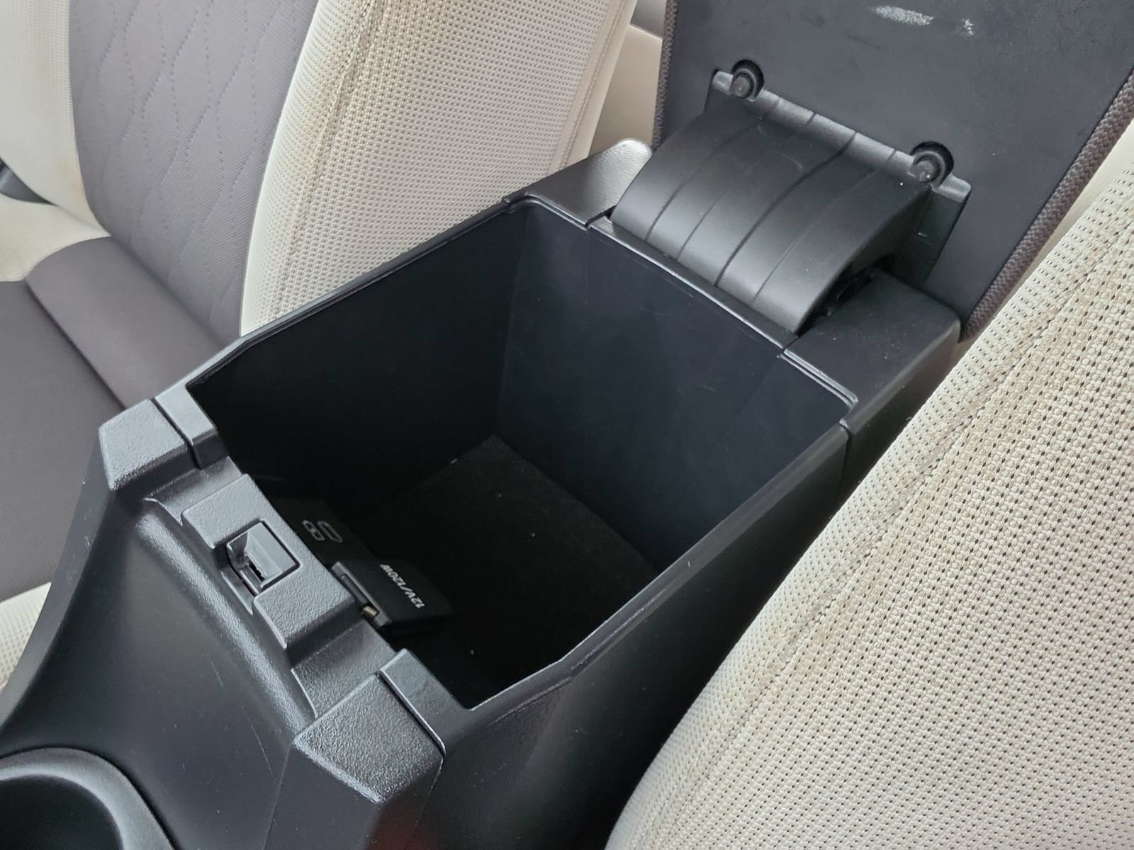 Used 2024 Toyota Corolla LE FWD image 25