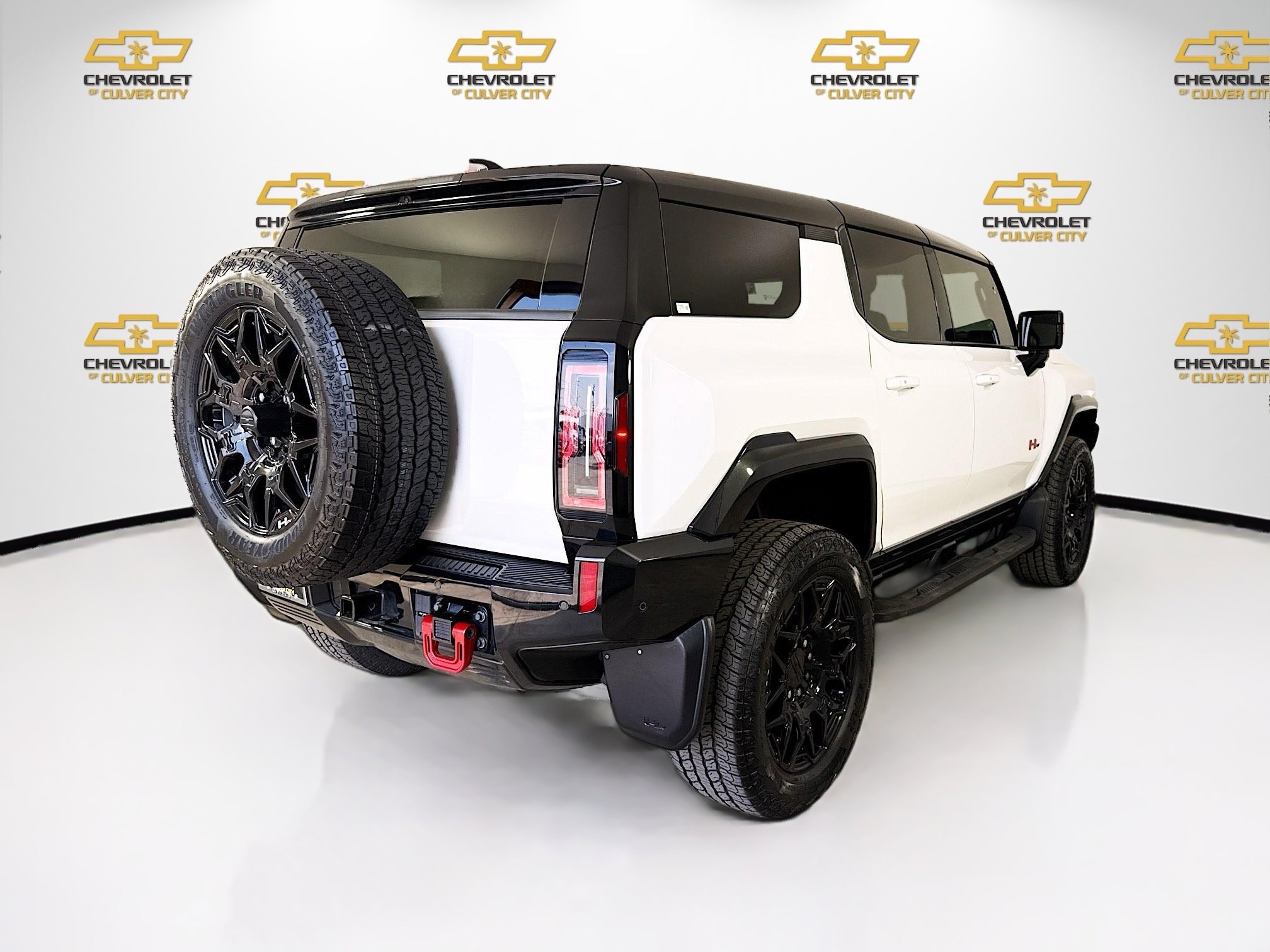 Used 2024 GMC Hummer EV 2X w/ LPO, Illumination Package image 7