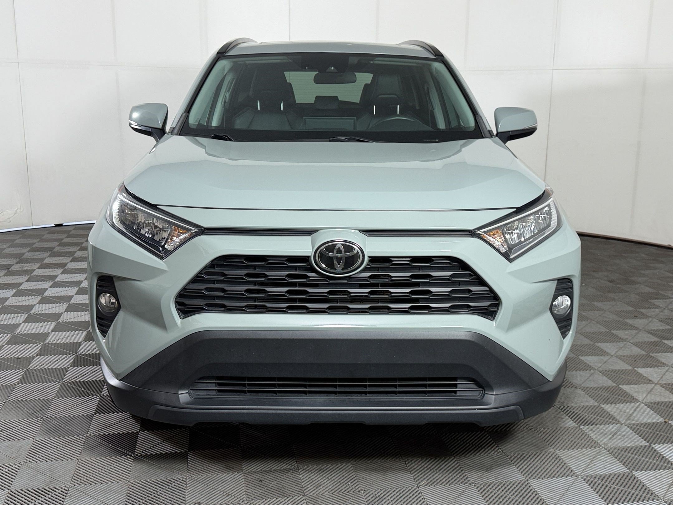 Used 2020 Toyota RAV4 XLE Premium FWD image 6
