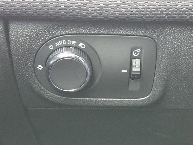 Used 2017 Chevrolet Cruze LT image 7