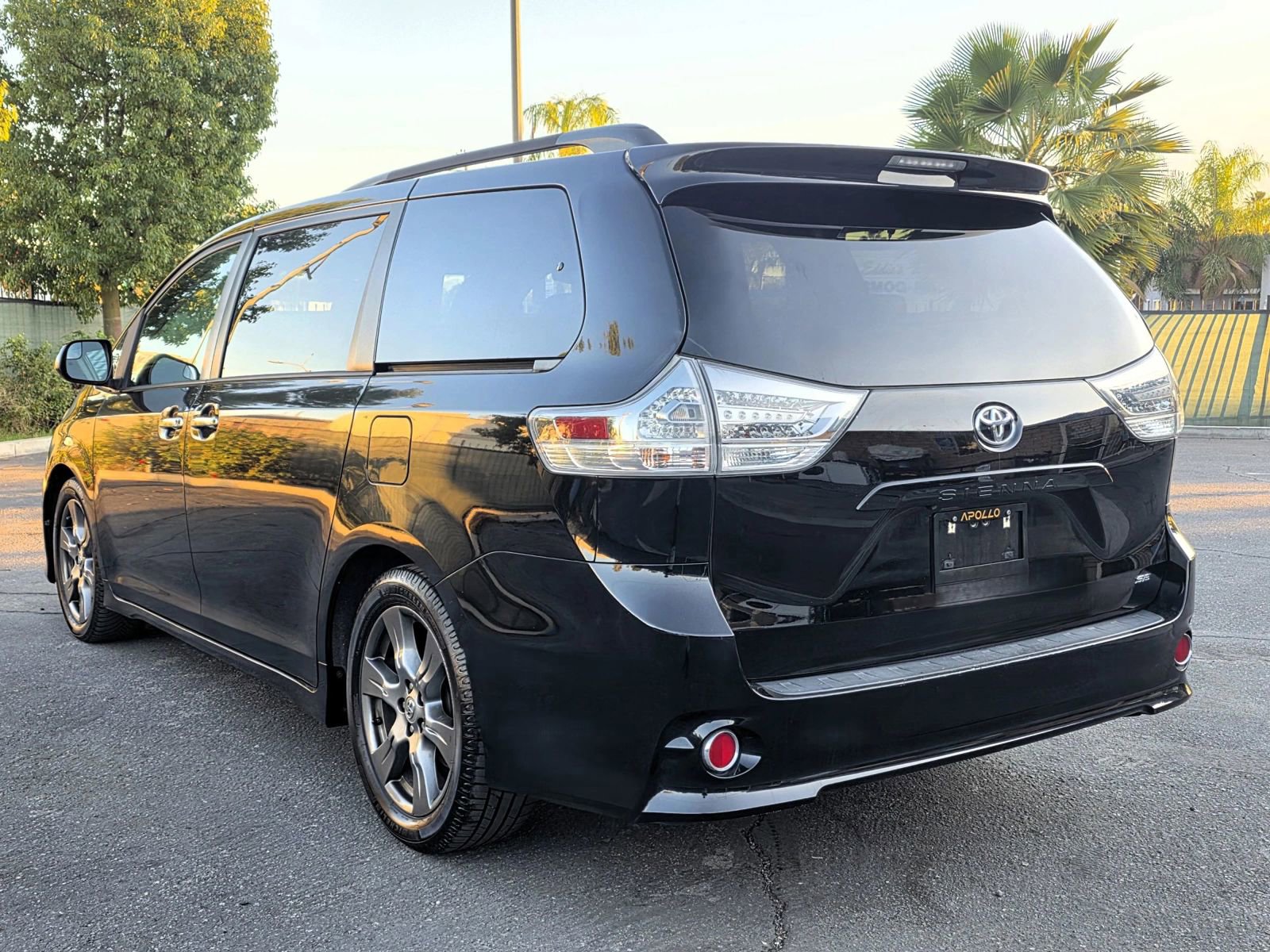 Used 2017 Toyota Sienna SE image 4