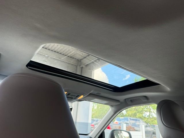 Used 2023 Toyota Highlander XLE FWD image 23