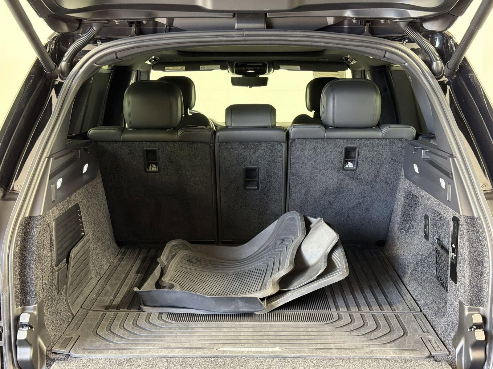 Certified 2025 Land Rover Range Rover SE image 27