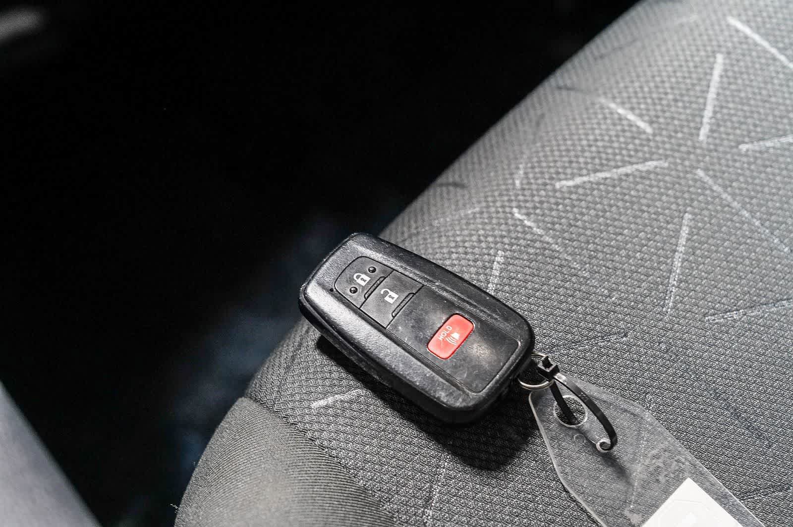 Certified 2021 Toyota RAV4 XLE FWD image 29