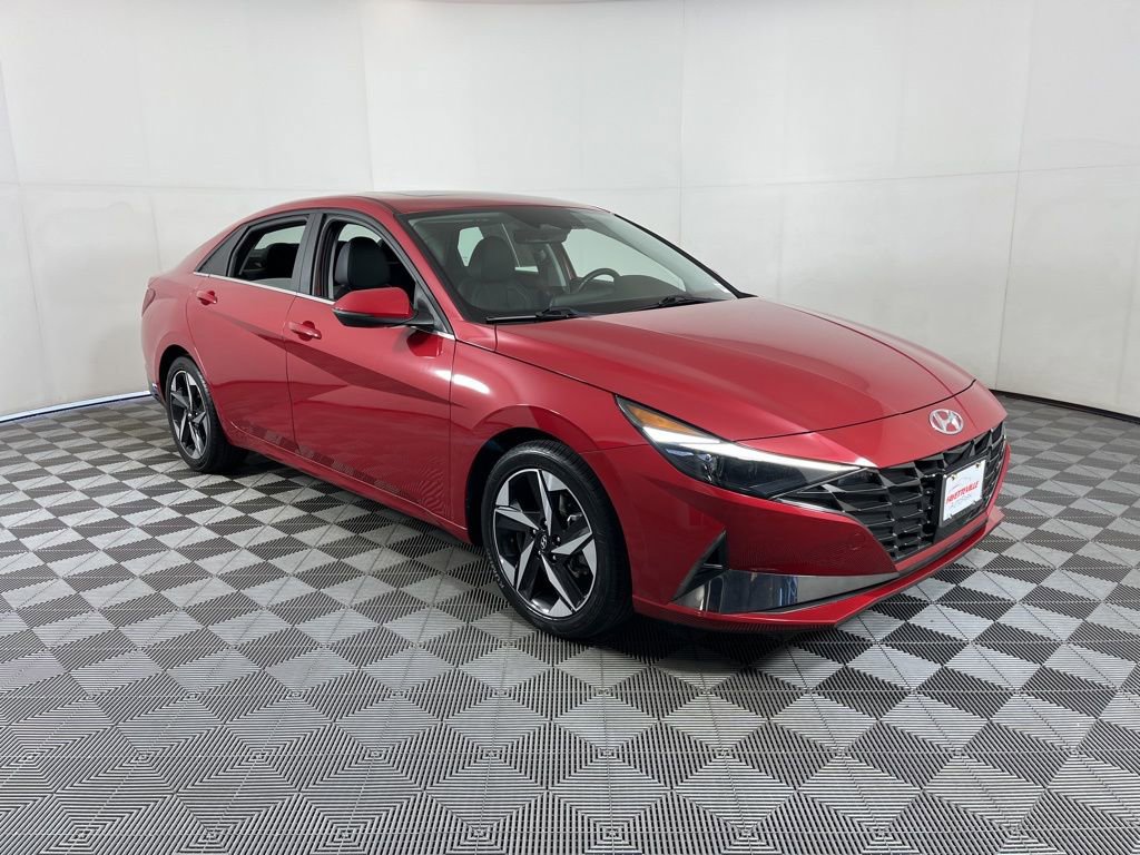 Used 2022 Hyundai Elantra Limited w/ Preferred Accessory Package image 17
