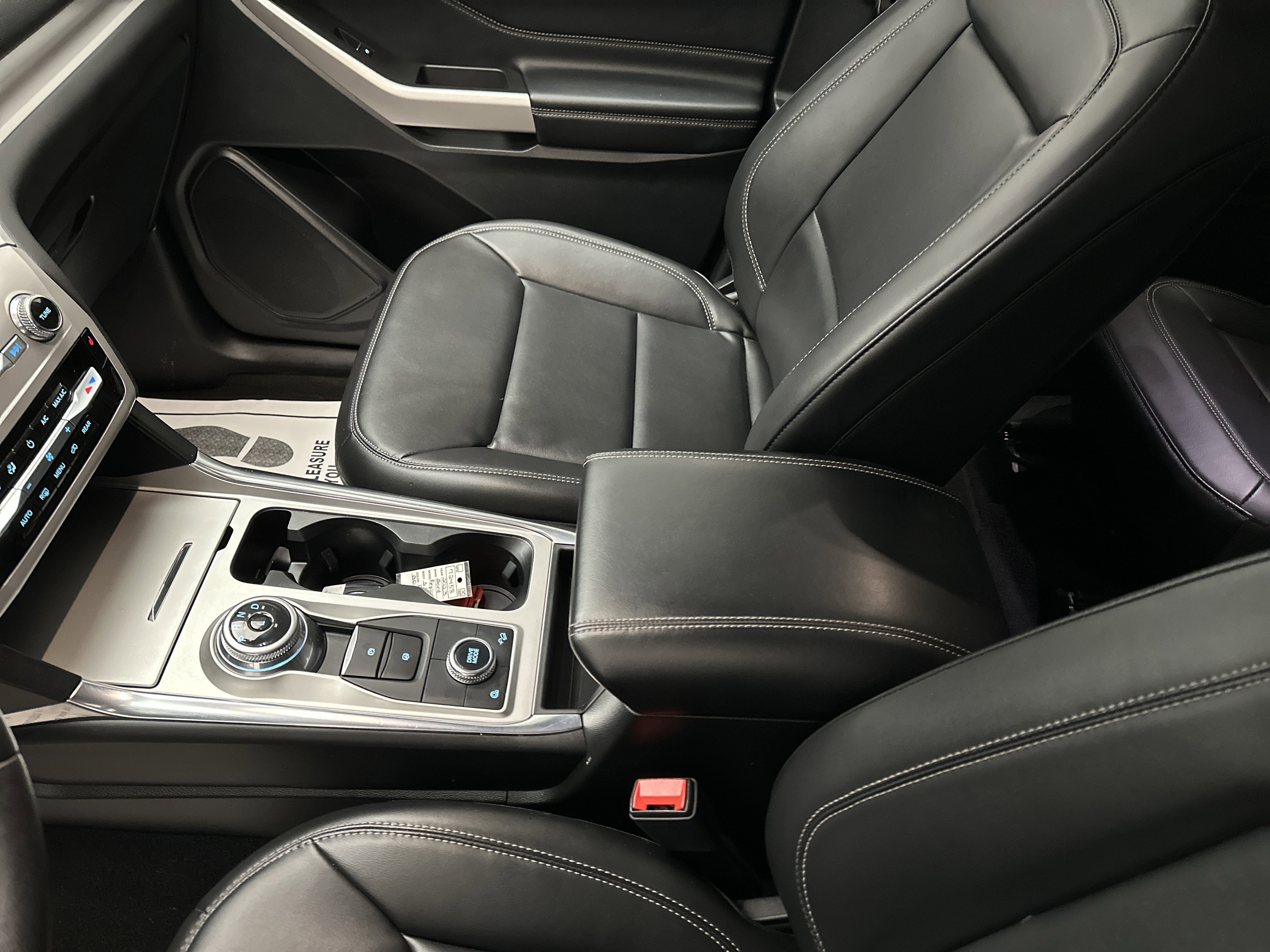 Used 2023 Ford Explorer XLT w/ Equipment Group 202A image 41