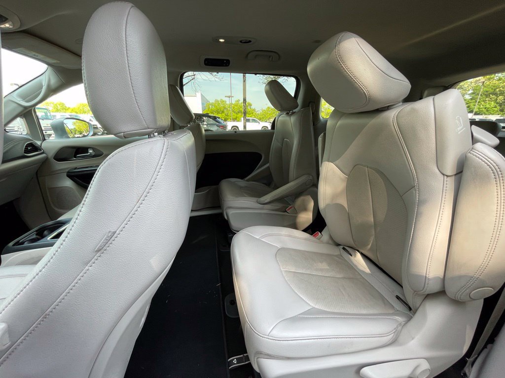 Used 2021 Chrysler Pacifica Touring-L FWD image 27