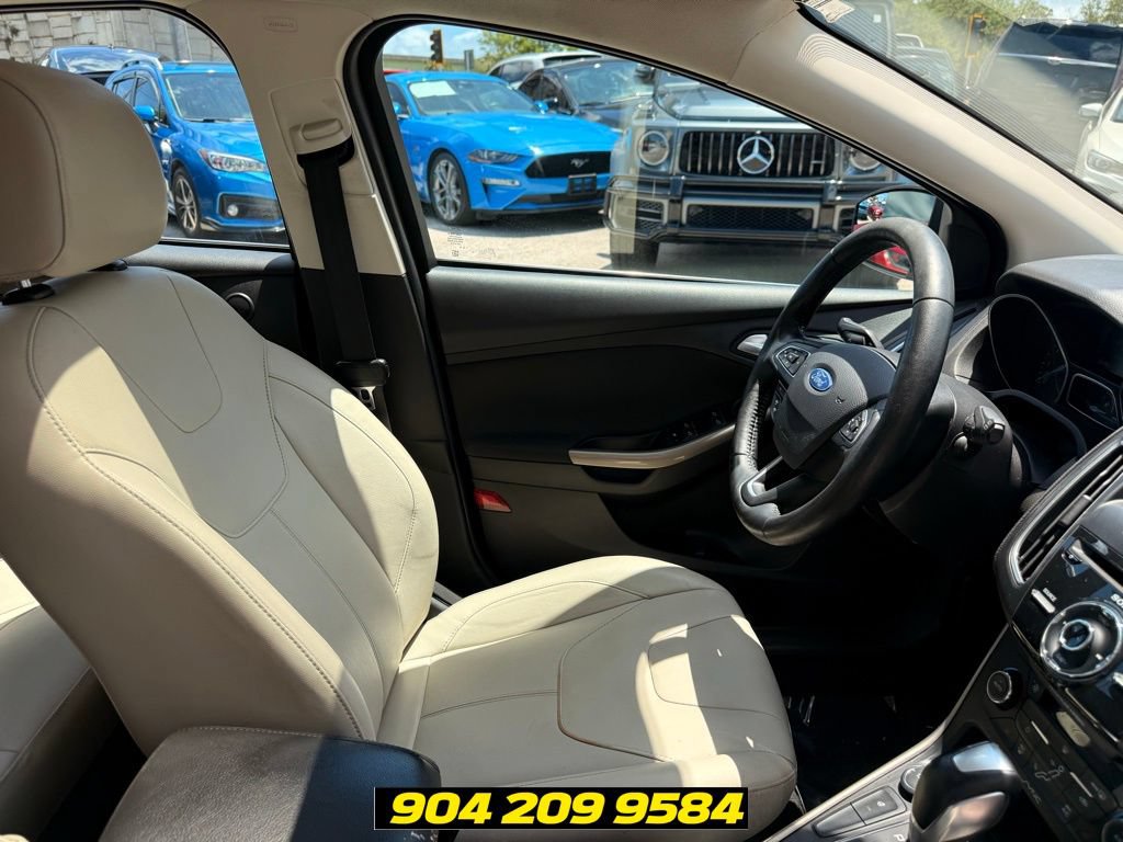 Used 2017 Ford Focus Titanium FWD image 36