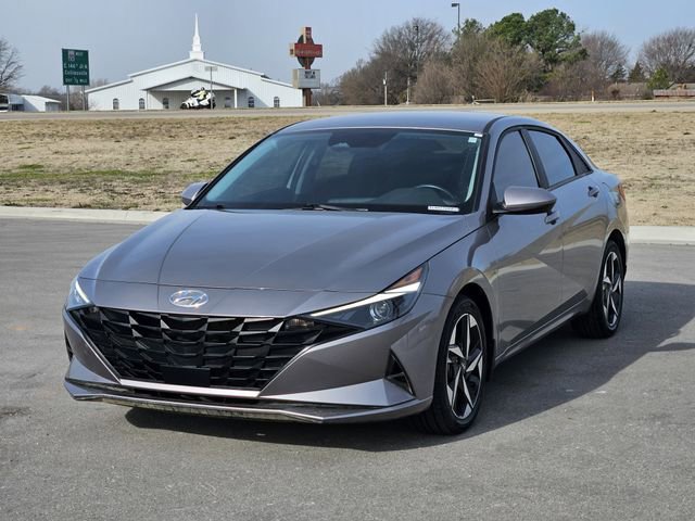 Used 2023 Hyundai Elantra SEL w/ Convenience Package image 3