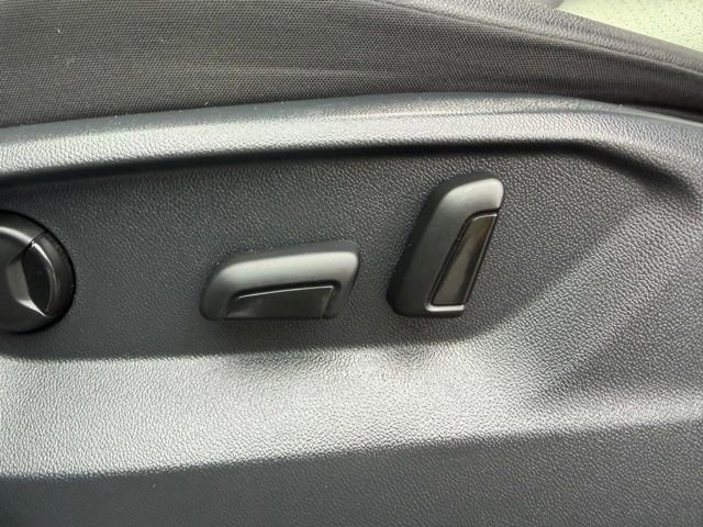 Used 2021 Volkswagen Tiguan SE w/ Panoramic Sunroof Package image 17