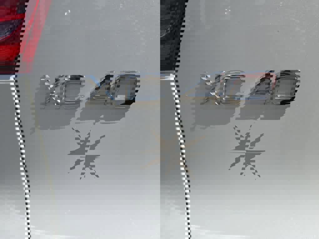 Used 2025 Volvo XC40 B5 Core image 8