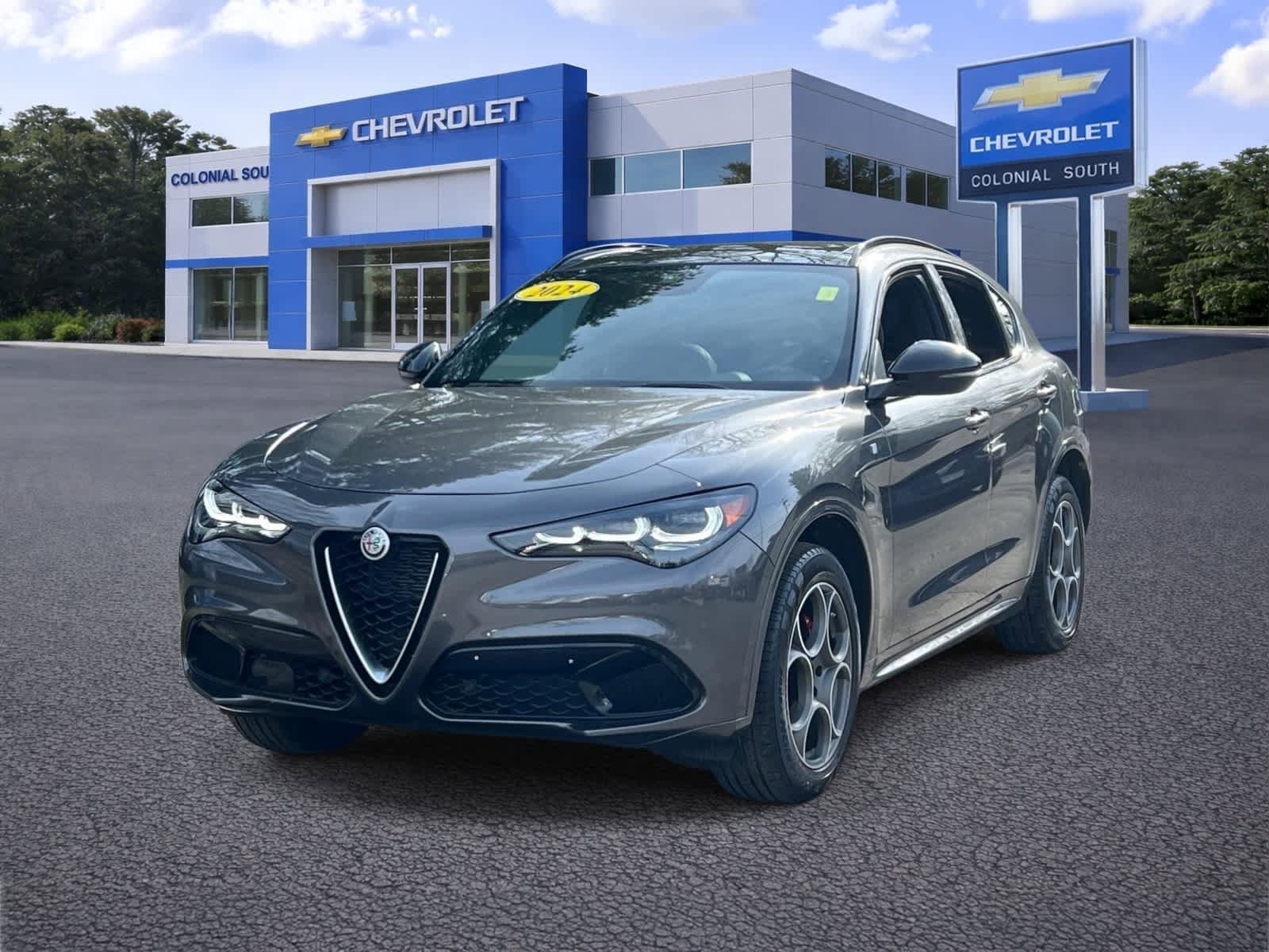 Used 2024 Alfa Romeo Stelvio Ti AWD/4WD image 2