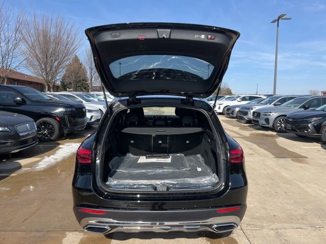 Used 2025 Mercedes-Benz GLC 300 4MATIC image 9