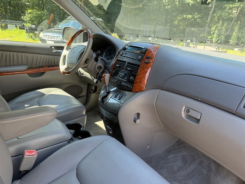 Used 2009 Toyota Sienna AWD image 25