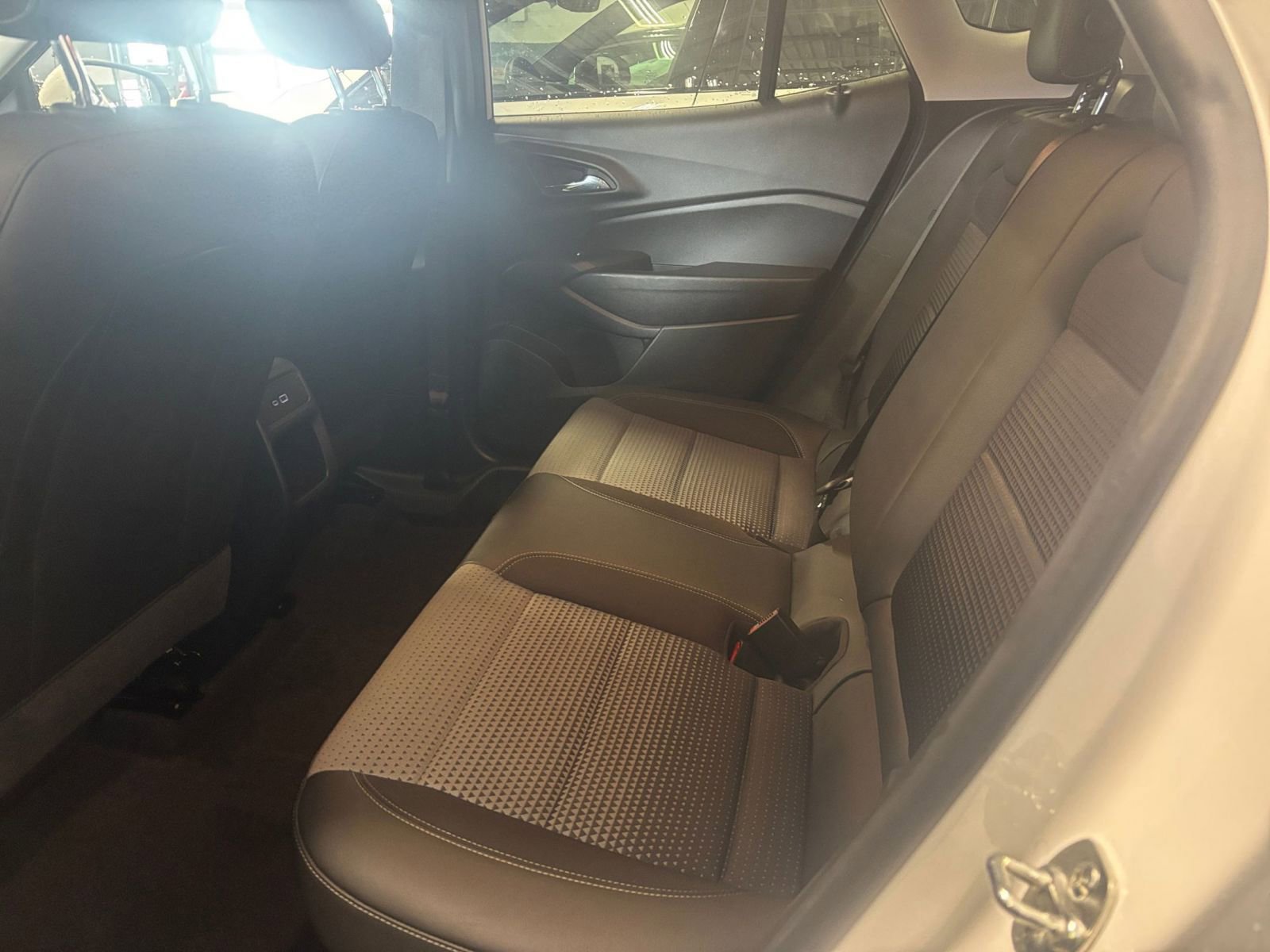 Used 2025 Chevrolet Trax LT w/ LT Convenience Package FWD image 37