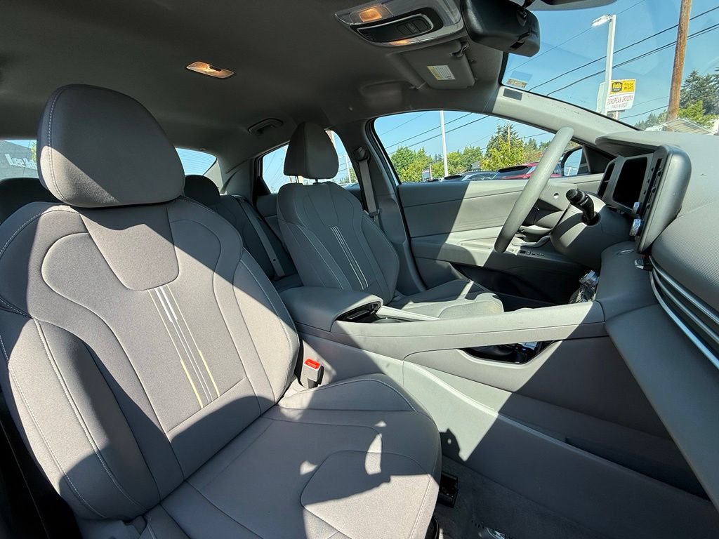 Certified 2025 Hyundai Elantra Hybrid FWD image 18