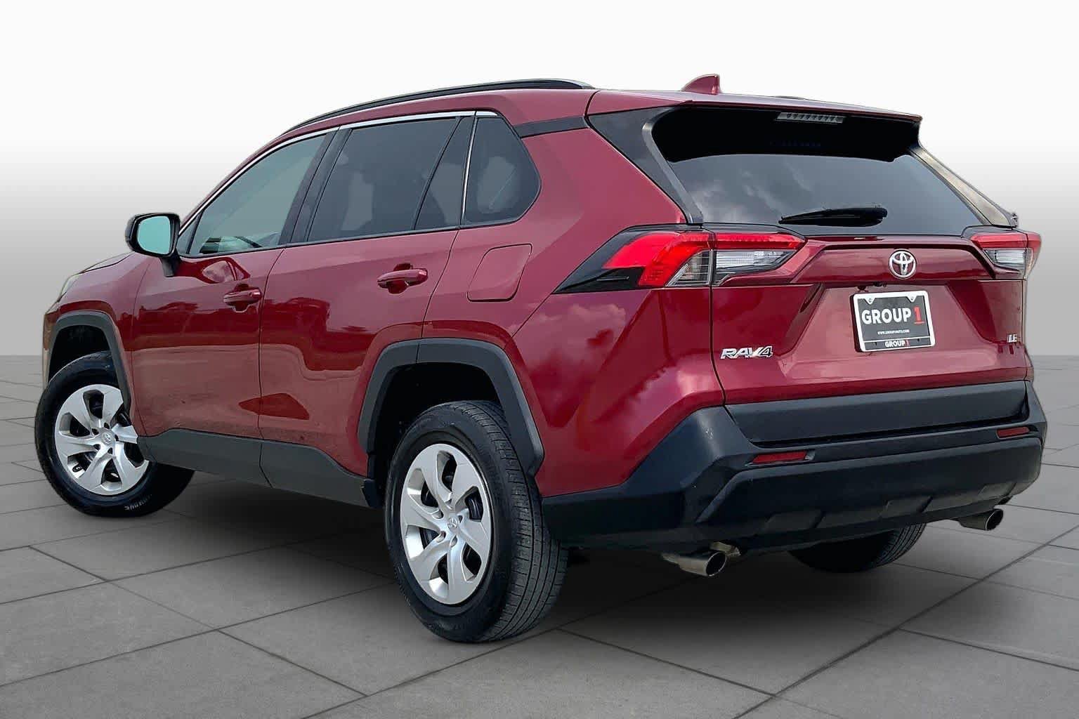 Used 2021 Toyota RAV4 LE FWD image 12