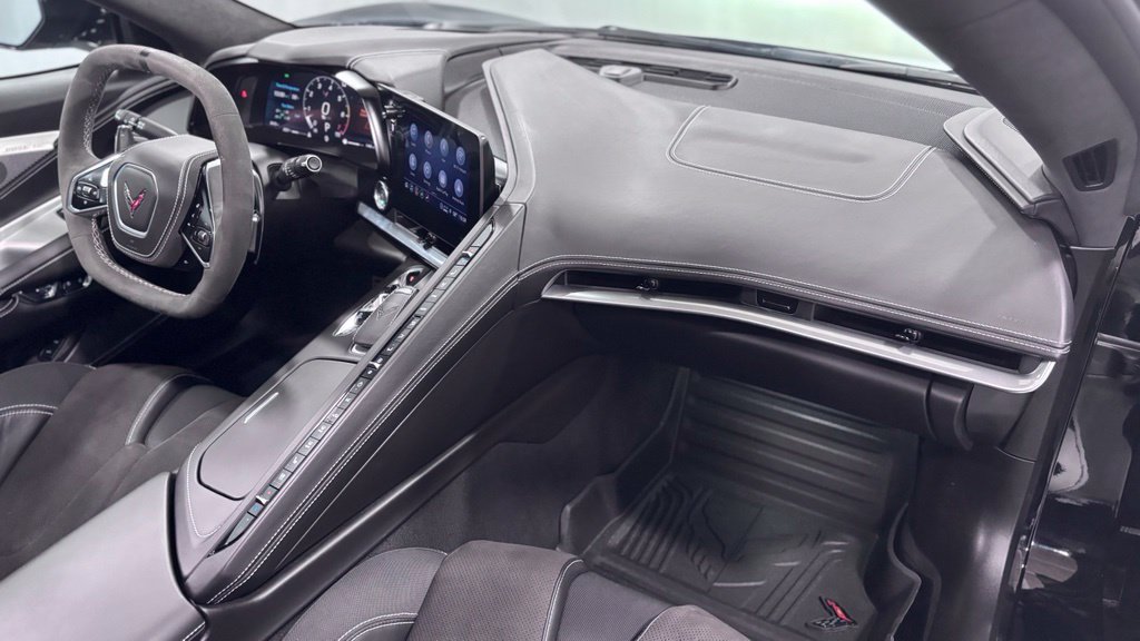 Used 2022 Chevrolet Corvette Stingray Premium Cpe w/ Z51 Performance Package RWD image 22