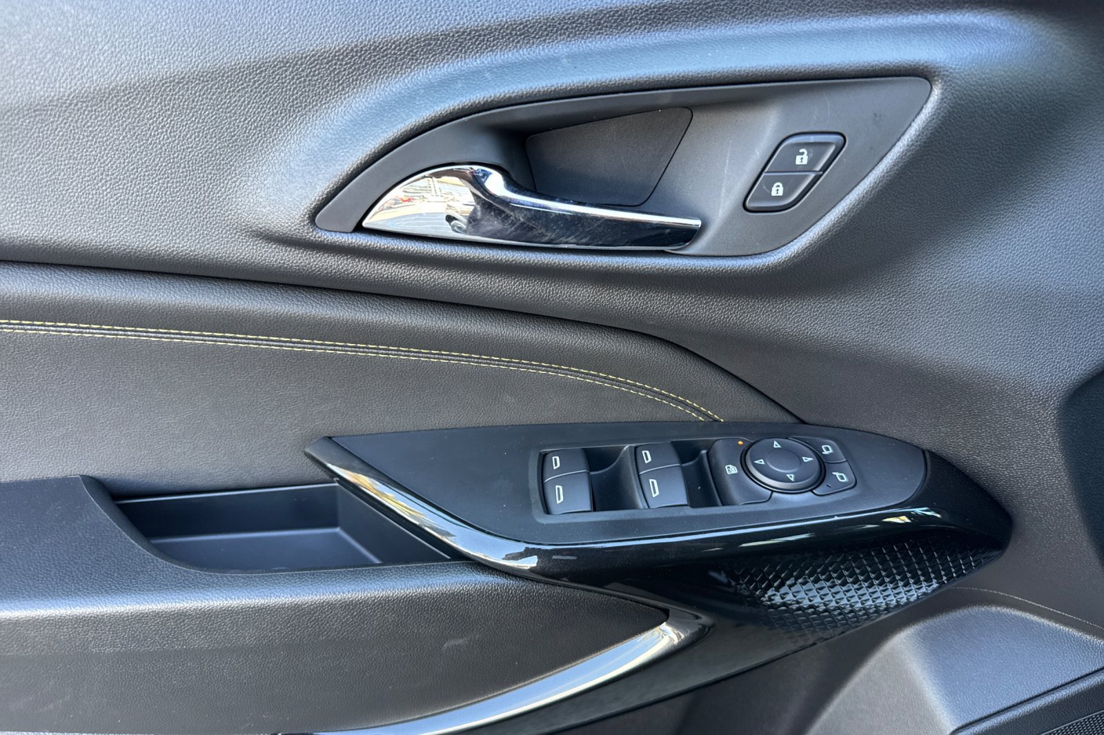 New 2026 Chevrolet Trax ACTIV w/ Sunroof Package FWD image 10