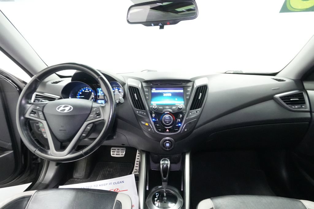 Used 2015 Hyundai Veloster Turbo w/ Option Group 04 FWD image 28