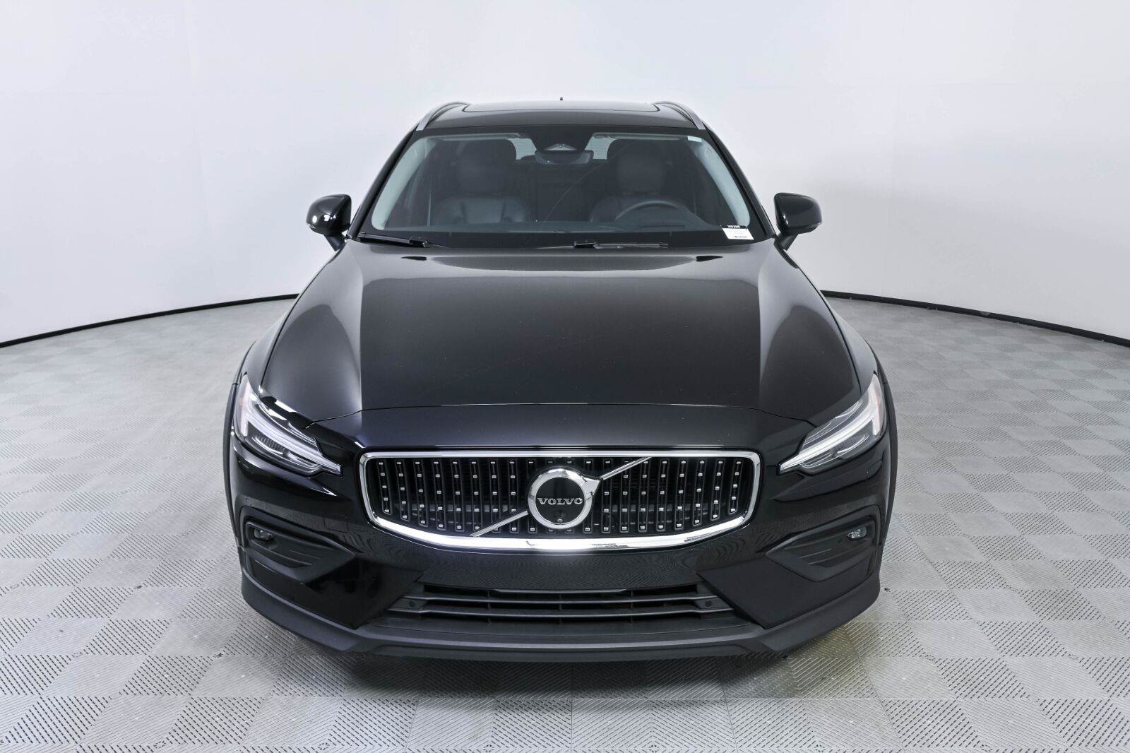 Certified 2025 Volvo V60 B5 Cross Country Ultra AWD/4WD image 34