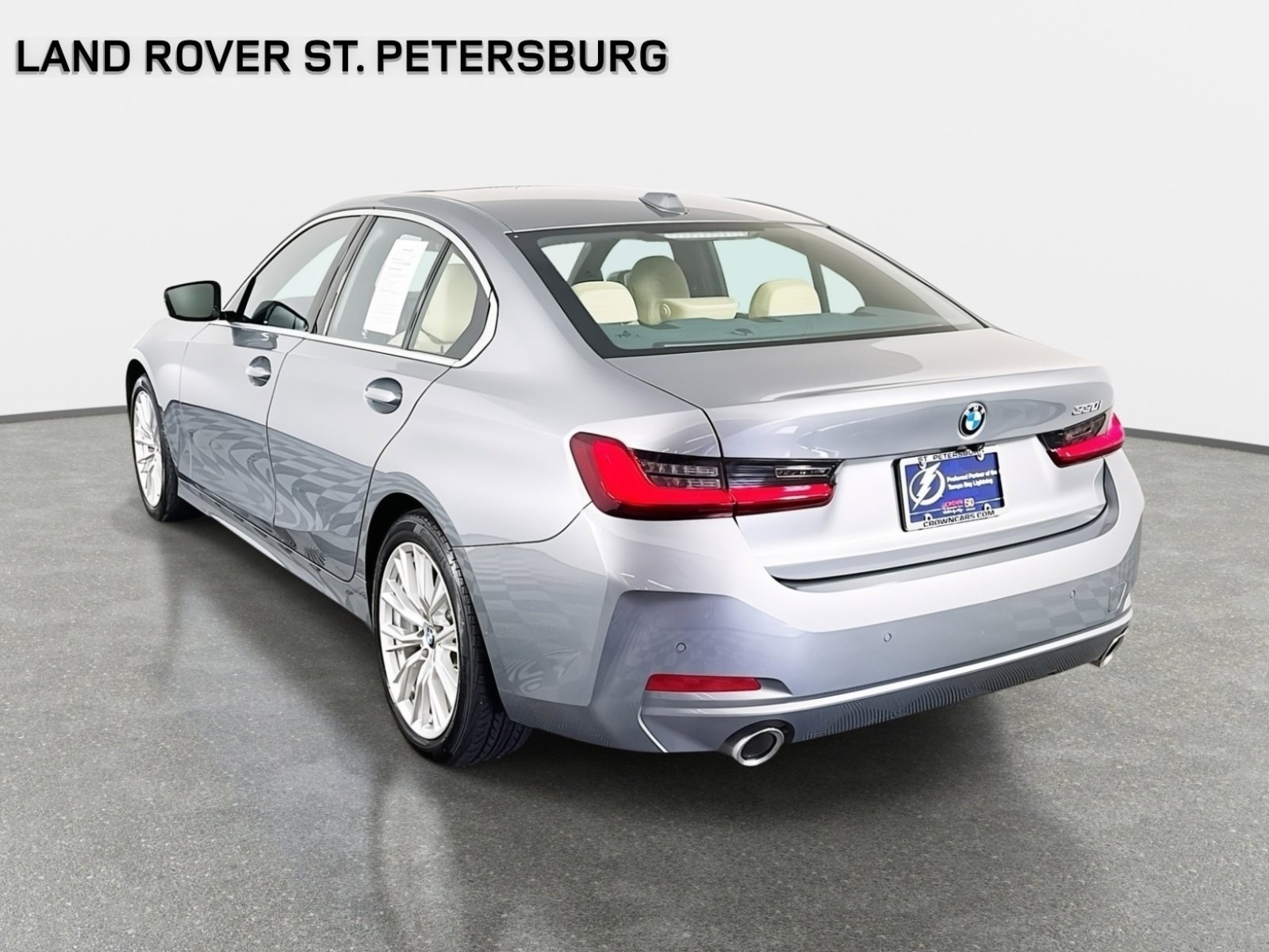 Used 2024 BMW 330i Sedan w/ Premium Package image 8