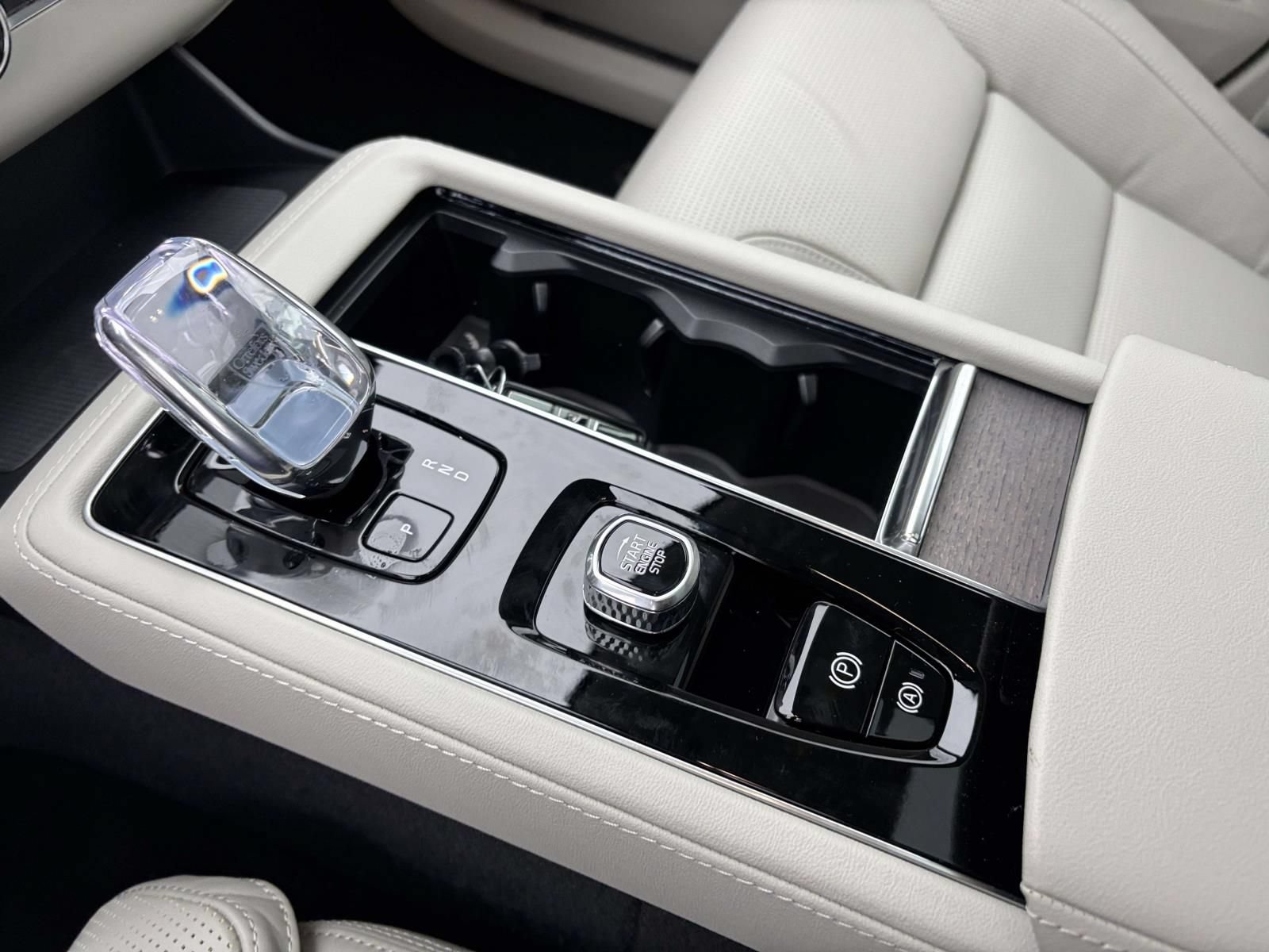 New 2026 Volvo XC90 T8 Ultra w/ Protection Package Premier AWD/4WD image 23