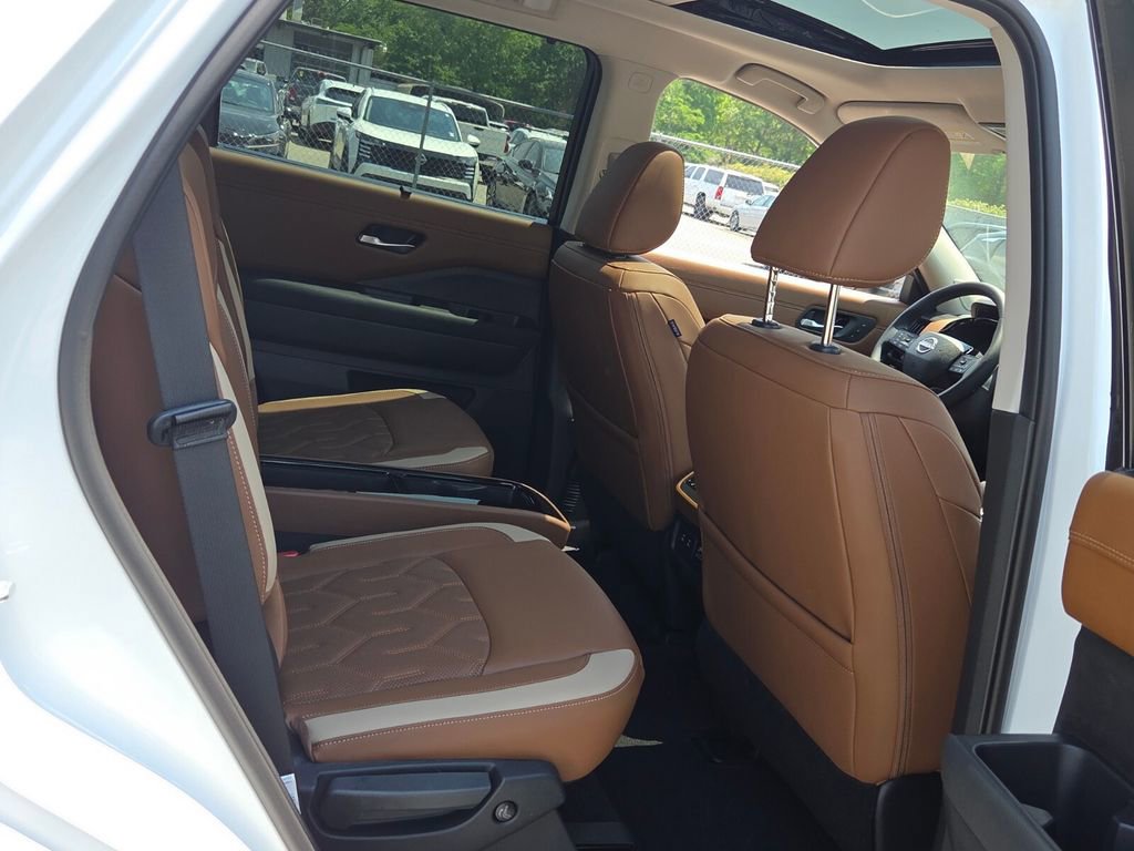 New 2026 Nissan Pathfinder Platinum AWD/4WD image 12