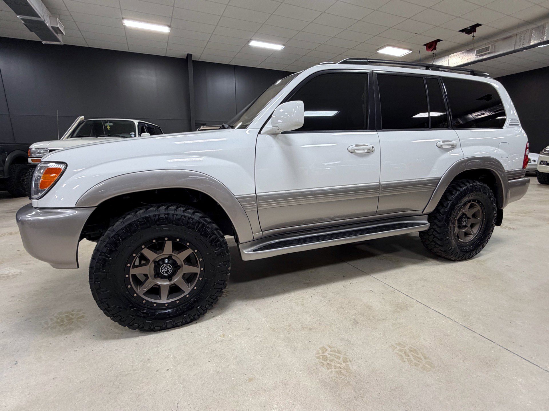 Used 2004 Toyota Land Cruiser image 11