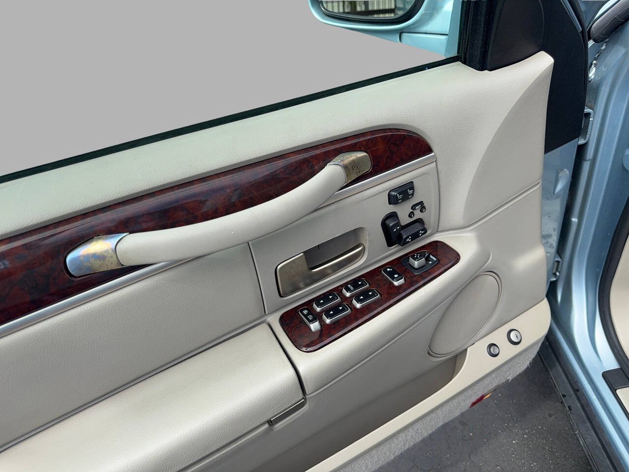 Used 2008 Lincoln Town Car Signature Limited RWD image 17