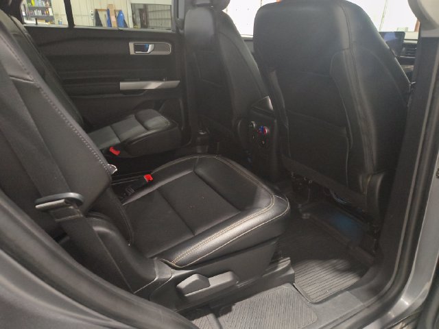 Used 2022 Ford Explorer Limited w/ Equipment Group 301A AWD/4WD image 21